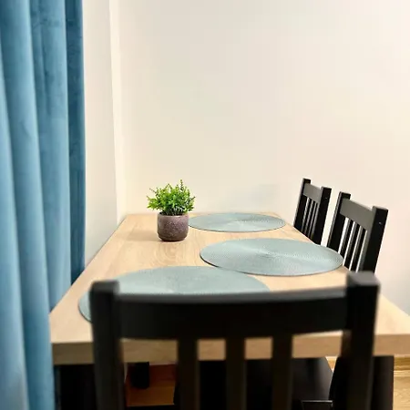 K22 Chopin Airport C * Varşova