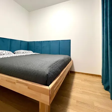 K22 Chopin Airport C