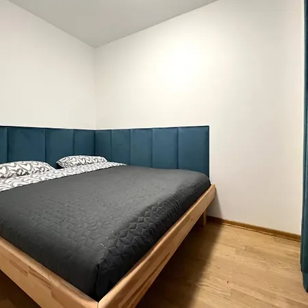 K22 Chopin Airport C * Varsó